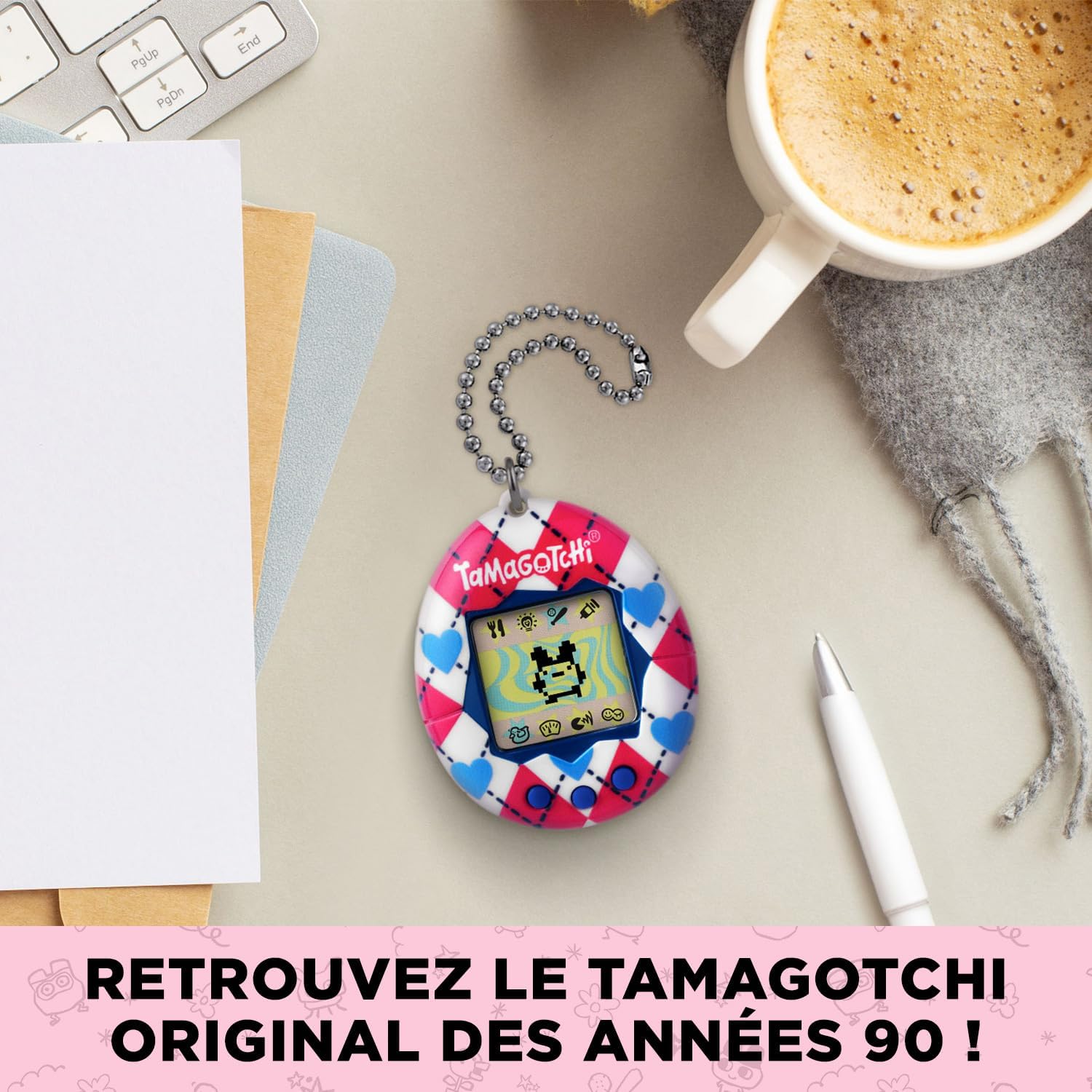 Bandai – Tamagotchi Original – Argyle Heart – Animal interactif avec écran LCD en Français, Mini-Jeux – Idée Cadeau Jeu Animal virtuel – Motif Carreaux cœurs – Jouet Enfant 8 Ans et + – 42981