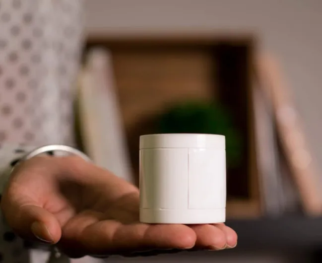 2401490 - Détecteur de Mouvement Intérieur - Compatible Animaux - Compatible Home Alarm (Advanced, Essential), One (+)